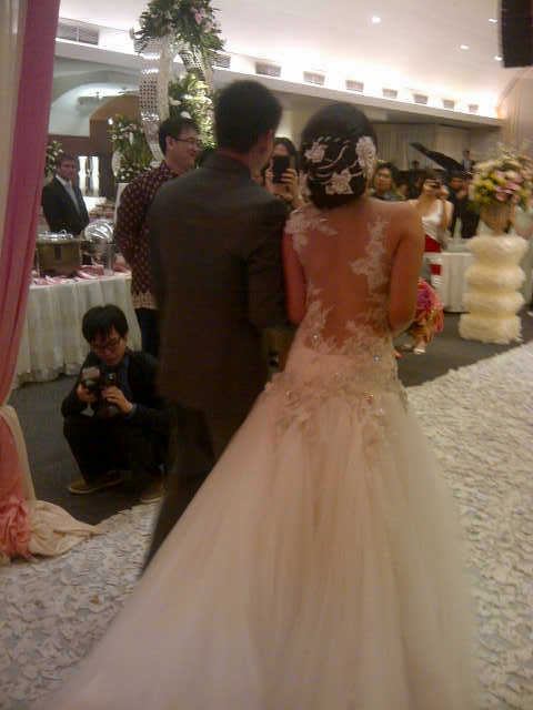 Jual wedding gown first second