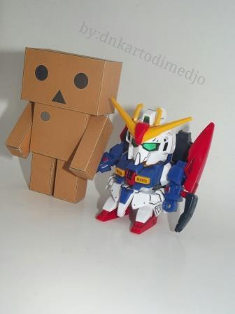 mini photo studio + danbo papercraft+ gundam +shanks 