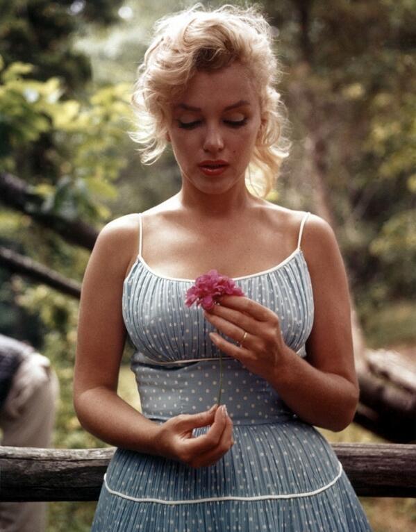Foto Berwarna Marylin Monroe gan...