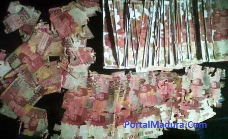 Uang Puluhan Juta di Makan Rayap (Akibat Tidak Percaya Bank)