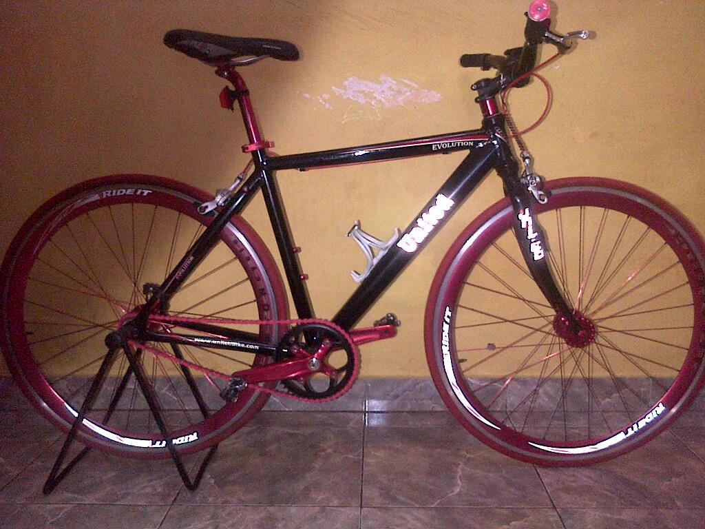 Jual Sepeda fixie united + helm & sepatu