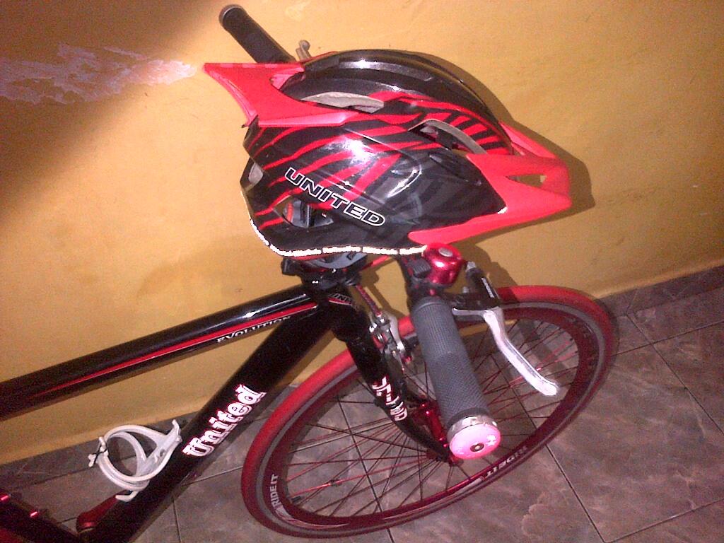 Jual Sepeda fixie united + helm & sepatu
