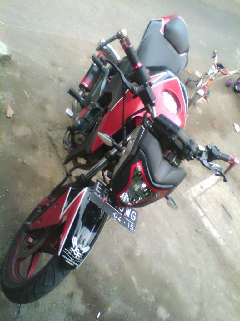 BAJAJ PULSAR 200CC MODIFIKASI BODY PLAT E POSISI TASIKMALAYA