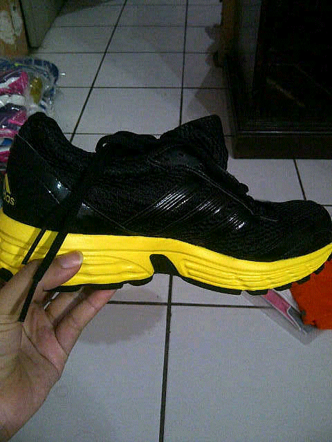 Jual adidas Running Hitam ORIGINAL cuma 299 ribu masuk!