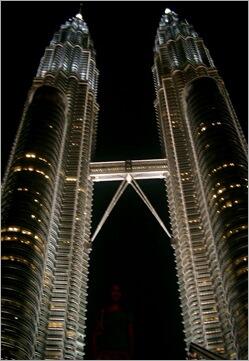 8 Menara Megah Yang Menjadi Simbol Di Tiap Negara