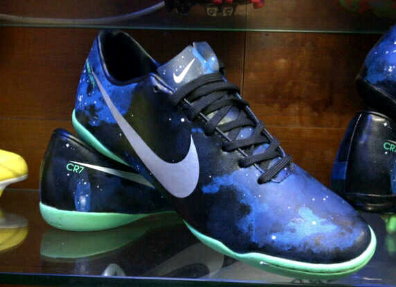 Obral sepatu futsal dan bola import luar negeri!!!