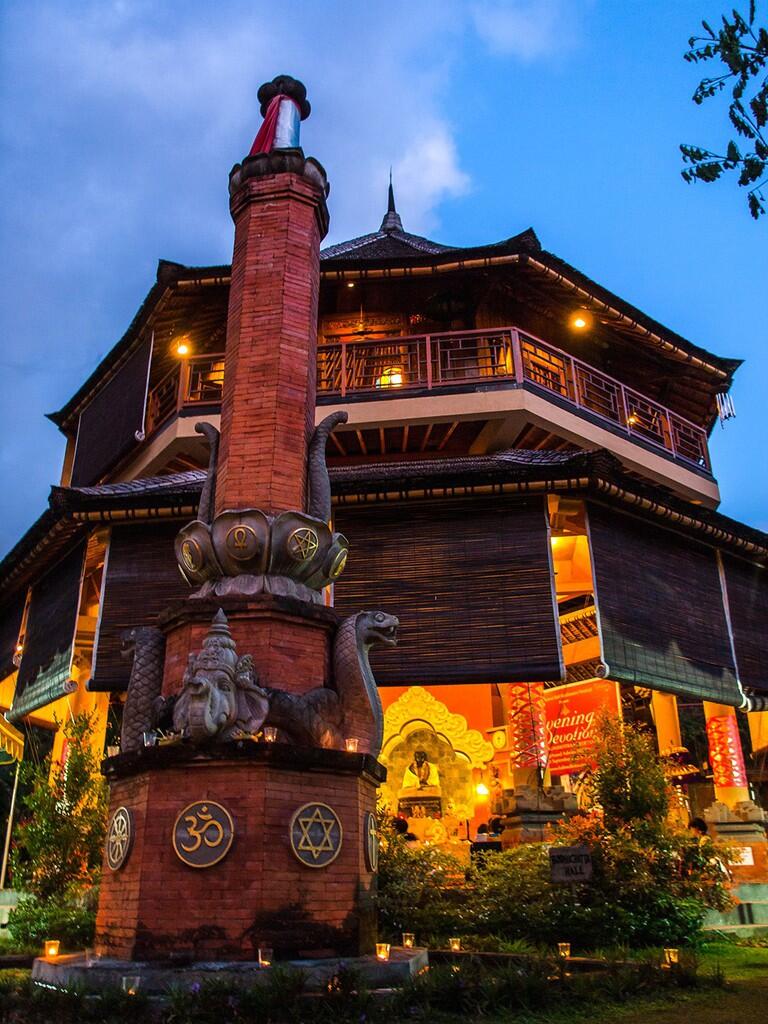 ASHRAM ; Oase dalam Gurun Pasir Retorika Dunia &#91;1&#93;