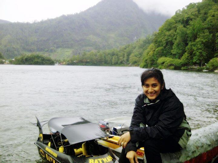 sekilas mirip ma mbak pipik (istri alm Uje ) atau helmalia putri nih gan??