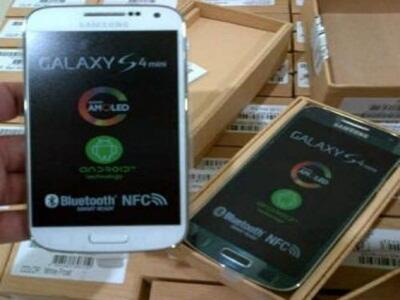 APPLE IPHONE 5S 16GB RP.2.200.000.- SAMSUNG GALAXY S4 I9500 RP.1.400.000,-