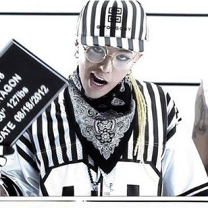 DISCOUNT TOPI GIYONGCHY GD/ G-DRAGON BLACK AND WHITE STRIPES (CUCI GUDANG)