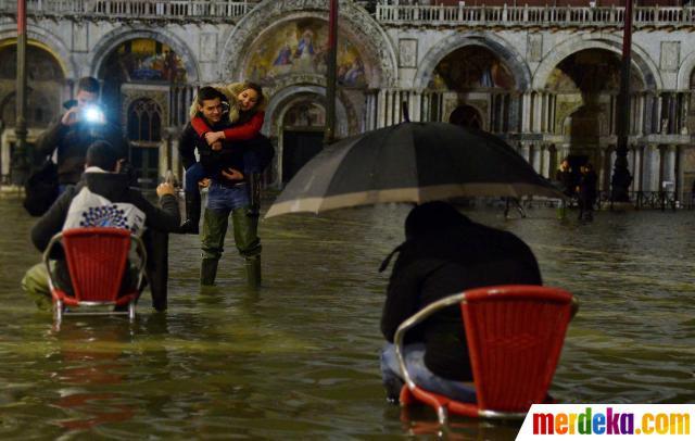 Suasana kota romantis Venesia saat terendam banjir