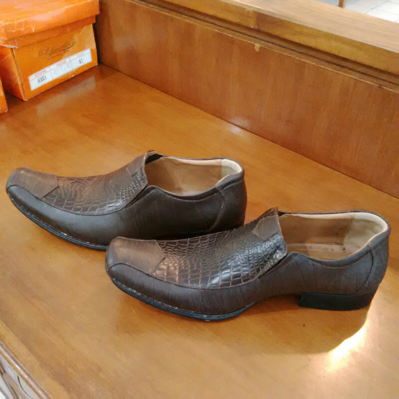 2 pasang sepatu kulit asli hand made new bercorak keren bogor