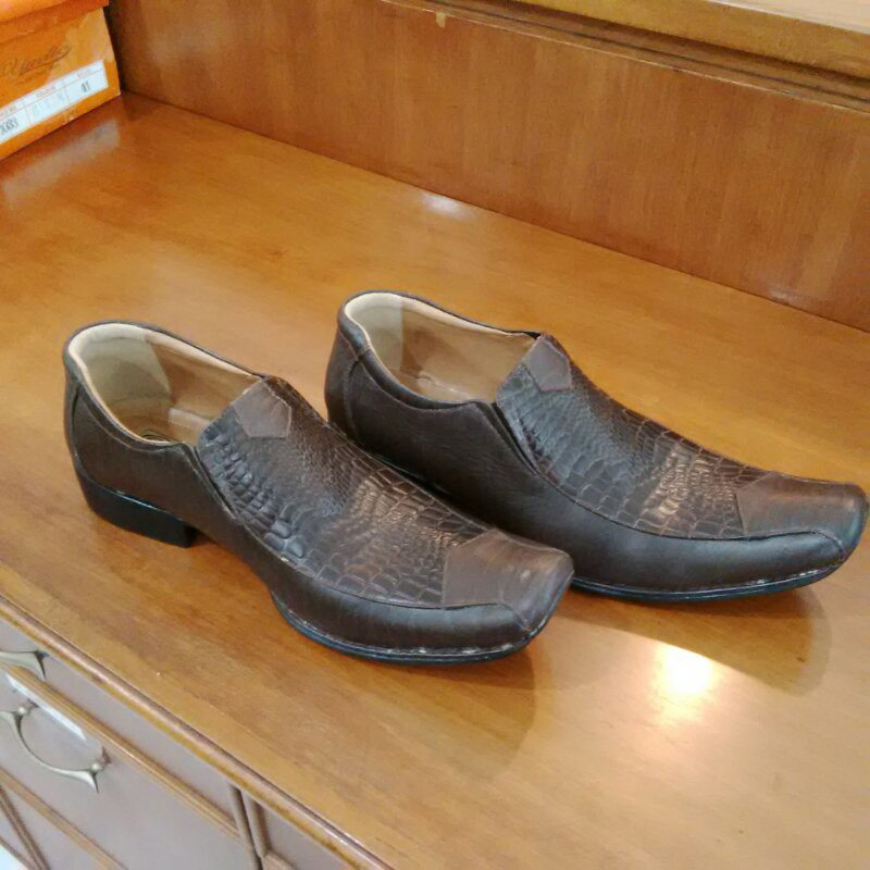 2 pasang sepatu kulit asli hand made new bercorak keren bogor