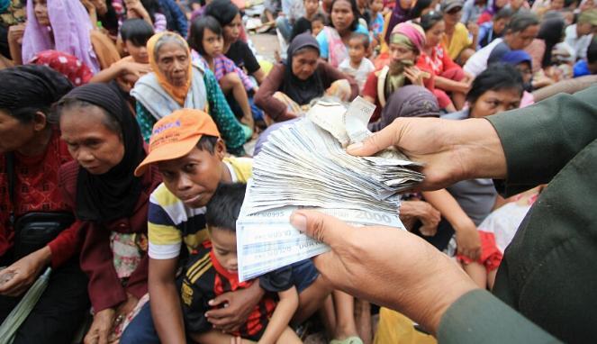 &#91;Generasi Gembel&#93; Buru angpao, 2 ribu pengemis serbu Wihara di Petak Sembilan