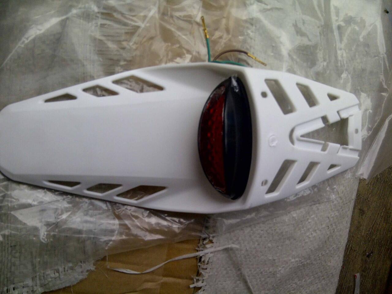 Stop lamp monster