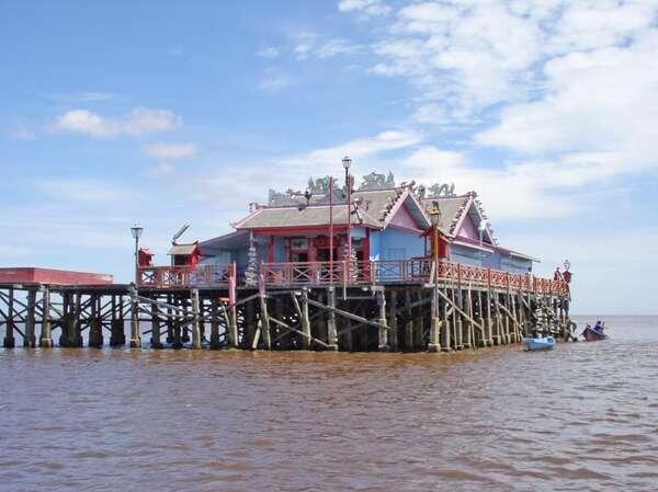 Satu-Satunya Di Dunia : Klenteng Yang Berdiri Di Tengah Lautan