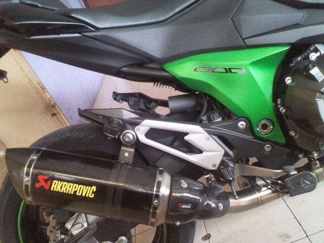 KNALPOT SLIP ON AKRAPOVIC KAWASAKI Z800. SECOND FRESH LIKE NEW 99.9% ( BANDUNG )