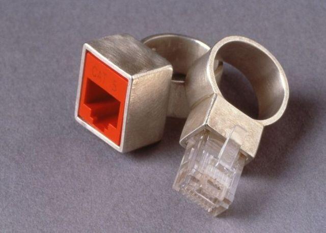 Cincin Pernikahan Dengan Bentuk Yang Unik..