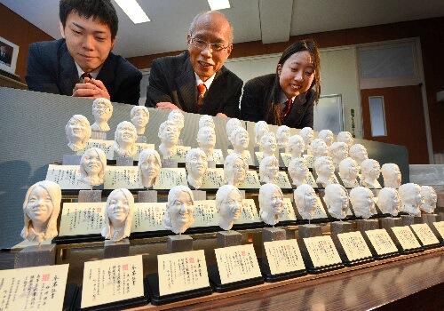 Kepala Sekolah di Jepang Membuat Figure Untuk Hadiah Kelulusan Seluruh Muridnya