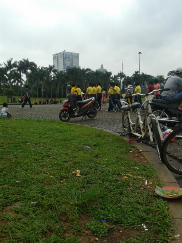 Penampakan Calon Polwan di Monas