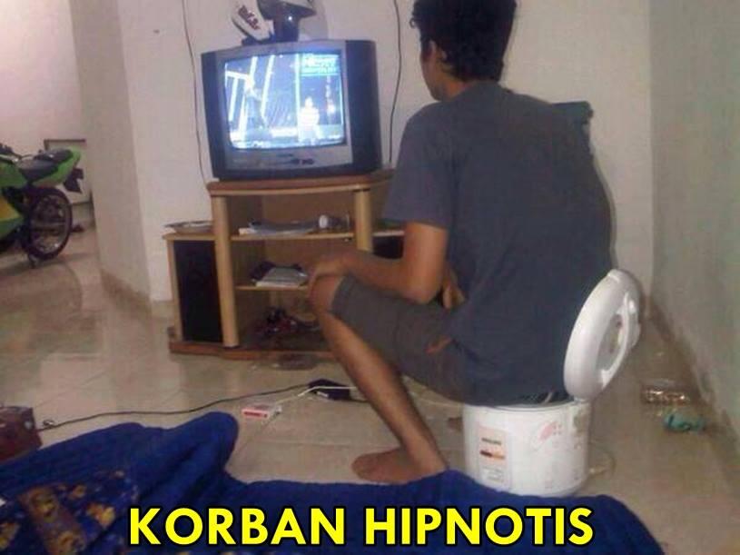 Karna Duduk pake bangku udah terlalu mainstream