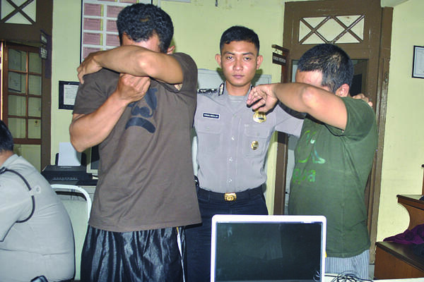 Klo Mereka disebut "MALING" masih bisa senyum - senyum gak???Oh Koruptor