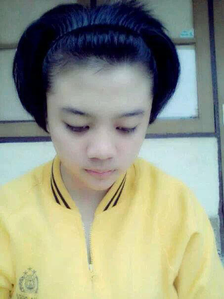 Polwan cantik Ini suka banget Selfie