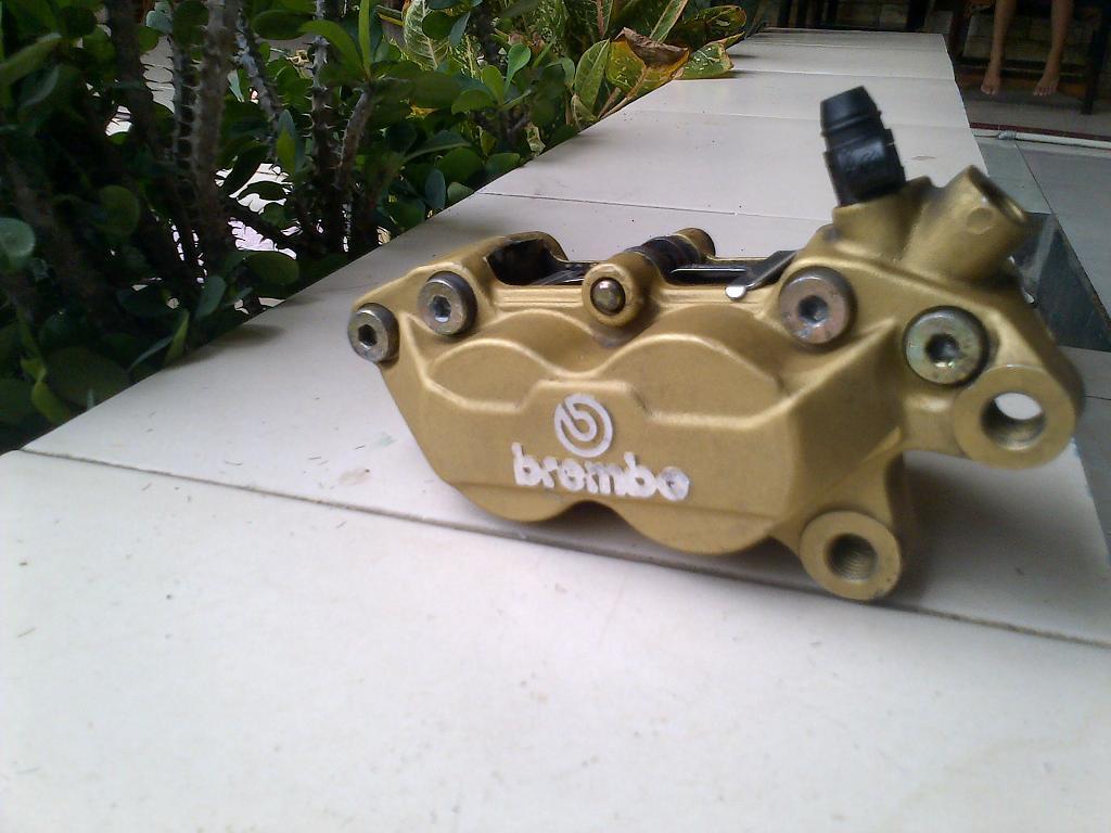 kaliper brembo1pin 4 pison ex mito