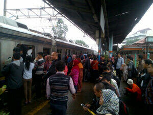==Masuk mari gan, "CURHAT" mengenai KRL==