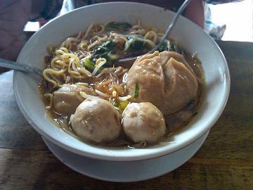 Musim Ujan gini, paling pas nge'Bakso di Ciamis..