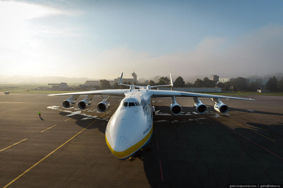 Antonov An-225 Mriya: Pesawat Terbesar di Dunia (Pictures Inside)