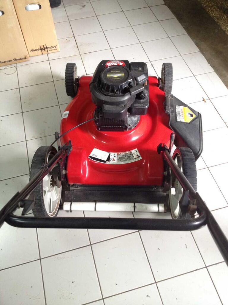 Lawn Mower (Mesin Potong Rumput) Briggs & Strattton