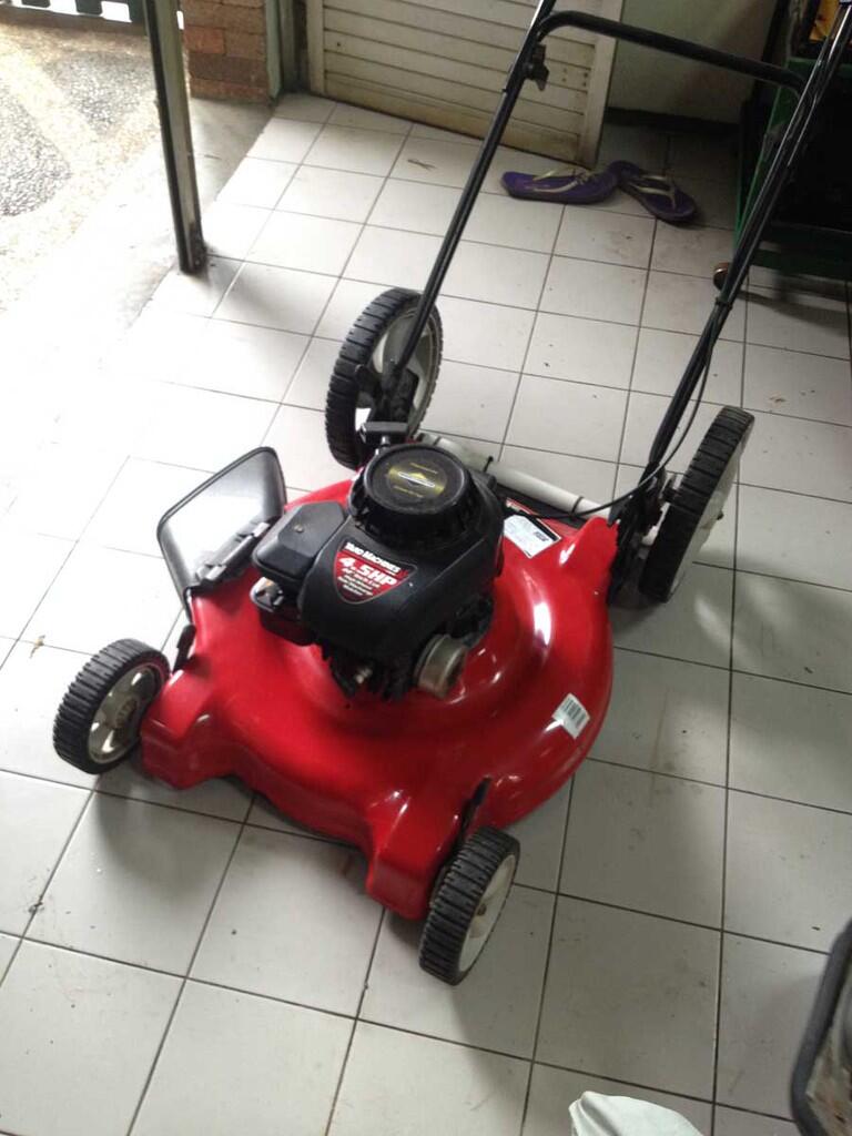 Lawn Mower (Mesin Potong Rumput) Briggs & Strattton