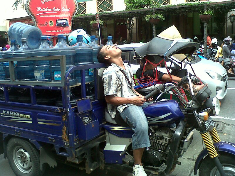 heran sama orang ini, kok bisa yah
