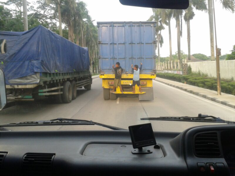 Entah Dimana Akal Sehat Dua Bocah Ini - Ngeri gan!!!