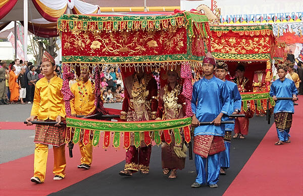 Tapis Lampung Sai Helau ~ Kerajinan Khas Lampung