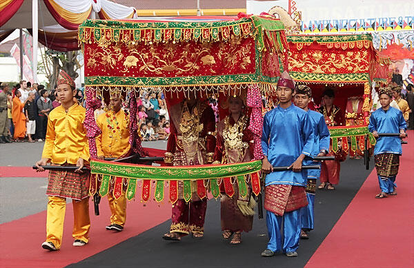 Tapis Lampung Sai Helau ~ Kerajinan Khas Lampung