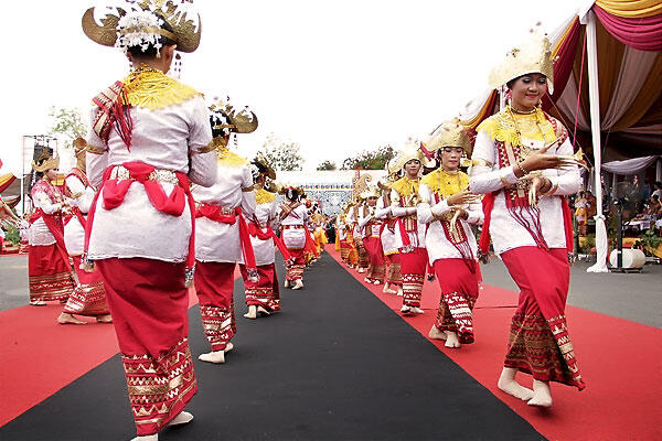 Tapis Lampung Sai Helau ~ Kerajinan Khas Lampung