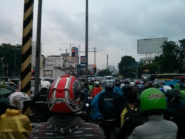 Gimana hari ini perjalanan ke kantor/kampus agan macet atau banjir ga ?