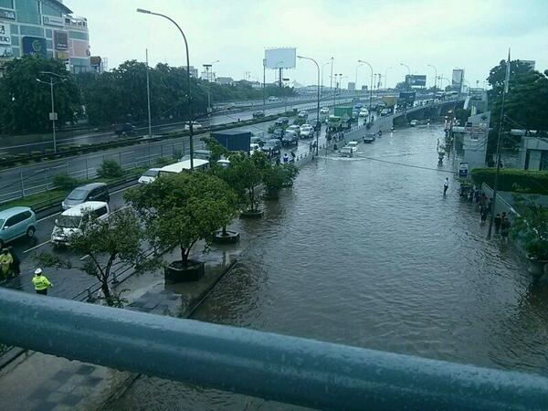 Gimana hari ini perjalanan ke kantor/kampus agan macet atau banjir ga ?