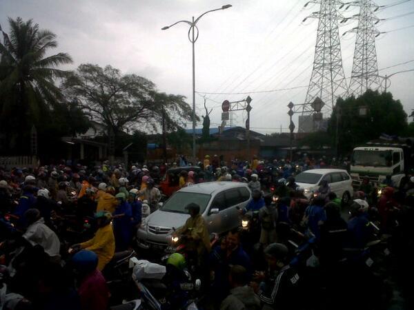 Gimana hari ini perjalanan ke kantor/kampus agan macet atau banjir ga ?