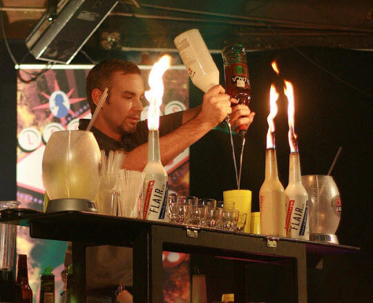 tentang BARTENDER