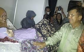 Mengenal lebih dekat Ibu Een (Pengajar yang Lumpuh)