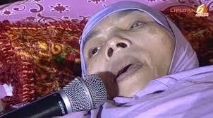 Mengenal lebih dekat Ibu Een (Pengajar yang Lumpuh)
