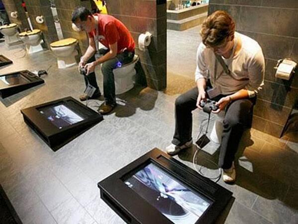 toilet ajib dah gan .. :D maulah di indo ada :D