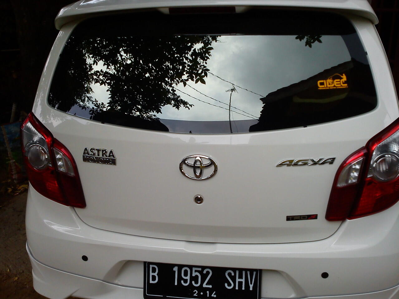 Top Cutting Sticker Mobil Ayla Abu Abu  Terbaru Modifotto