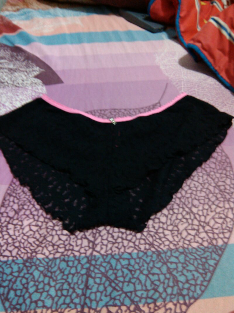 CD wacoal/luludy/sisa ekspor/bahan ademmmmmm, masuk dulu sist...