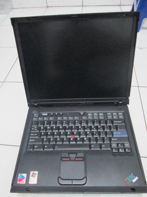 Laptop jadul IBM Thinkpad R51 mulus