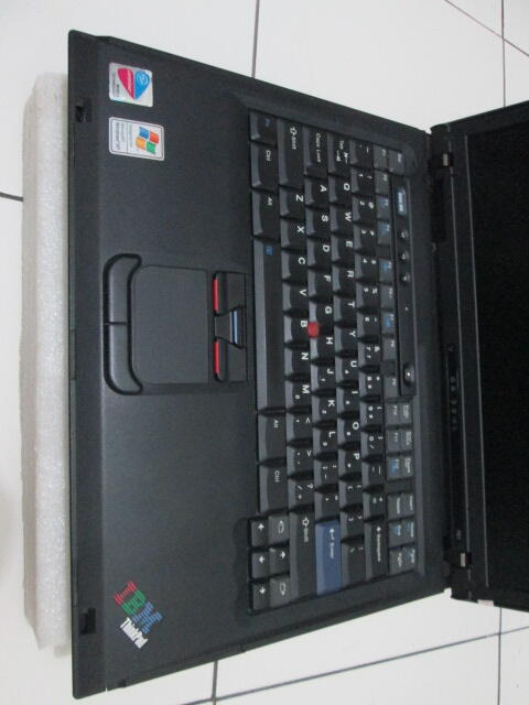 Laptop jadul IBM Thinkpad R51 mulus
