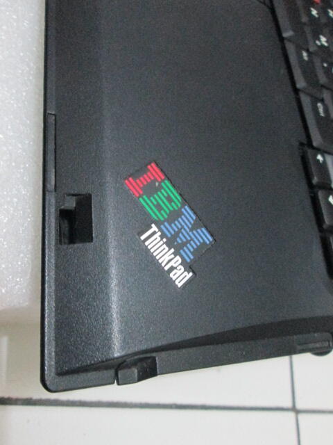 Laptop jadul IBM Thinkpad R51 mulus